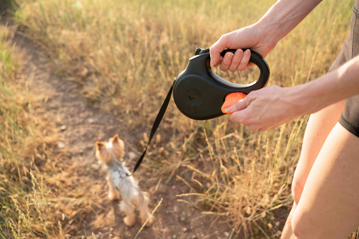 TUG Retractable Dog Leash with Integrated Dispenser